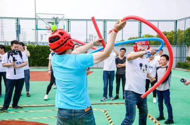 盲戰(zhàn)狂歡：蒙眼互打團建游戲大揭秘！