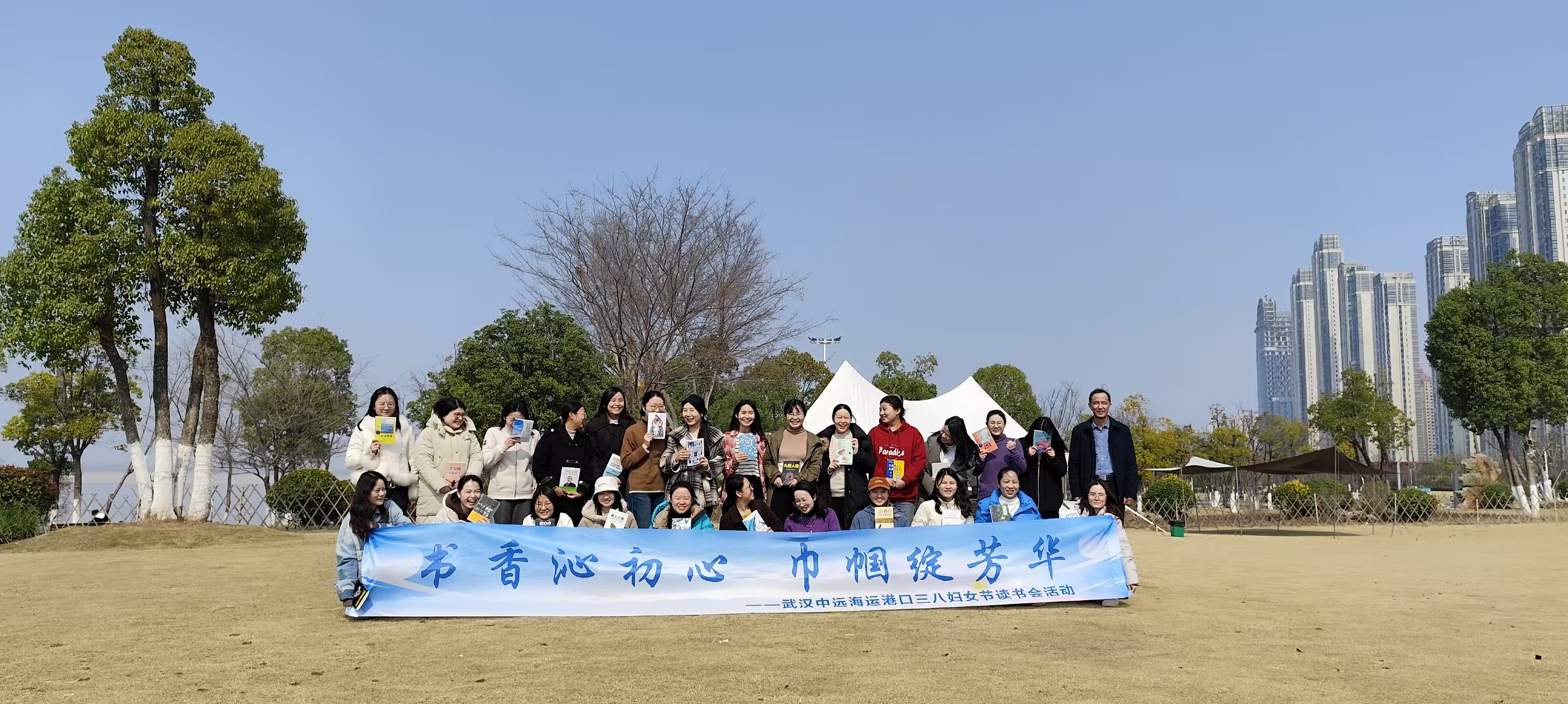 25人-中遠(yuǎn)海運港口碼頭（青山江灘悅野莊園）